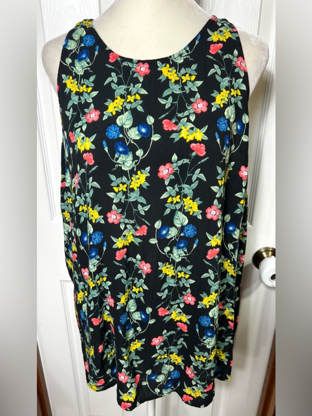 (NWOT) Old Navy Tank Top Sleeveless Blouse Floral Lightweight Multicolor Size XL
